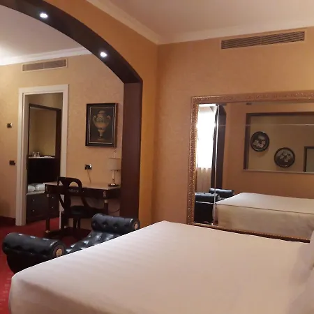 Luna Hotel