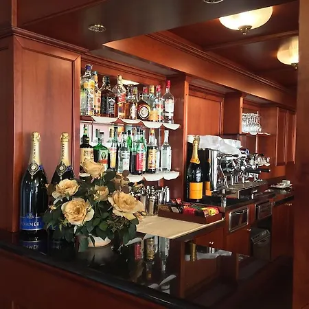 Luna Hotel